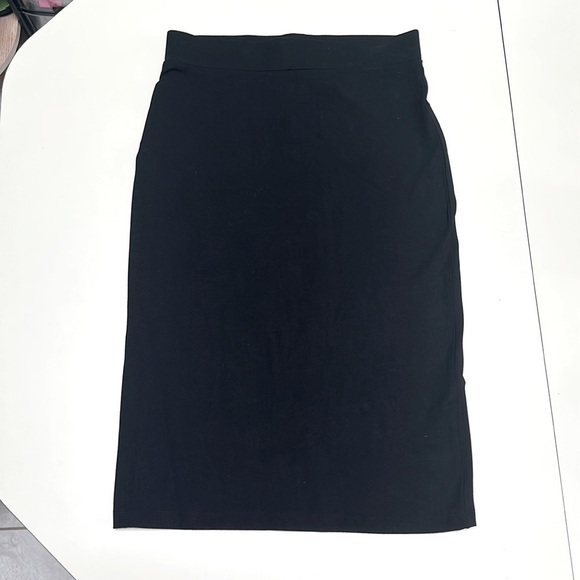 ❤️🆕 H & M black stretchy midi skirt size small - Picture 2 of 4